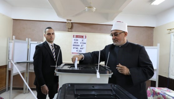 مفتي الجمهورية يدلي بصوته في انتخابات مجلس النواب 2025