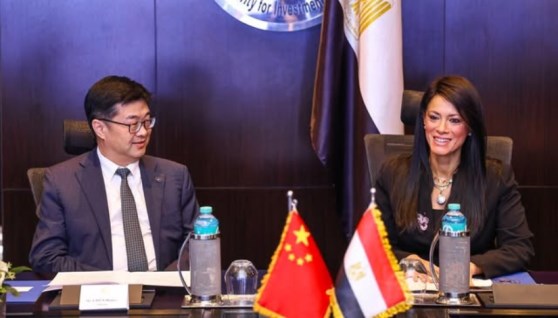 وزيرة التخطيط والتنمية الاقتصادية مع رئيس بنك التصدير والاستيراد الصيني