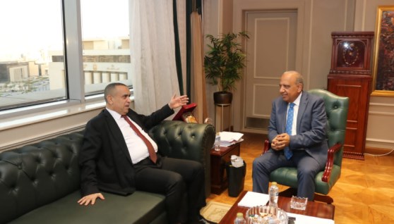 وزير الكهرباء محمود عصمت مع نظيره الجزائري
