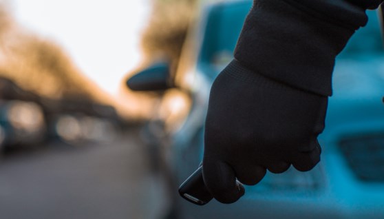 سرقة السيارات عن بعد