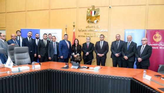 جانب من التوقيع