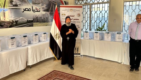 القمص سوريال بيشوي راعي الكنيسة المصرية بمسقط في سلطنة عمان