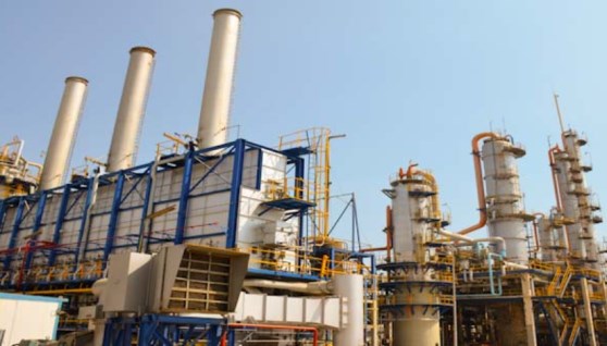 مصانع البتروكيماويات - صورة أرشيفية 