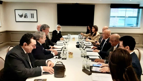 خلال اجتماع الفريق كامل الوزير 