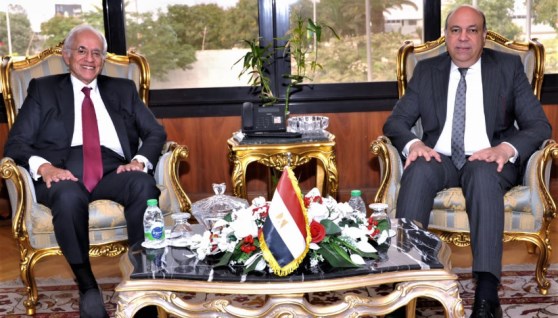 وزير الطيران يناقش مع رئيس مجموعة كوبيلوزوس اليونانية التعاون 