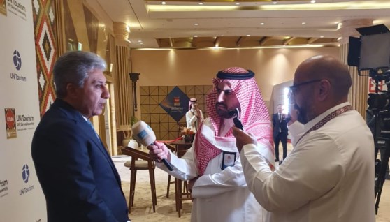 وزير السياحة والآثار 