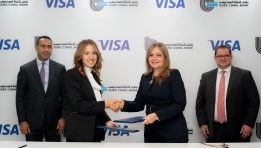 جانب من توقيع الاتفاقية 