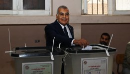 المستشار عصام فريد رئيس مجلس الشيوخ يدلي بصوته في انتخابات النواب