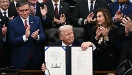 أمريكا تعود للعمل في ظل إرهاق اقتصادي