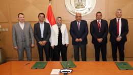 جانب من التوقيع