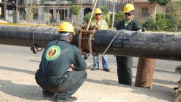 عامل من شركة تاون جاس