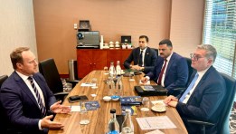 وزير البترول خلال لقاءاته 