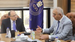 جانب من اجتماع رئيس هيئة الدواء مع شركة فارما أوفرسيز