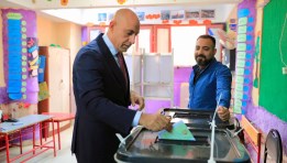 محمد عبد اللطيف وزير التربية والتعليم يدلي بصوته في انتخابات النواب