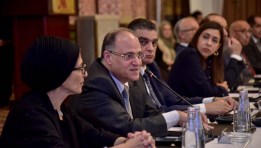 رئيس هيئة الدواء خلال اللقاء