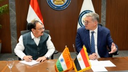 المهندس كريم بدوي مع وزير الصحة والكيماويات والأسمدة الهندي