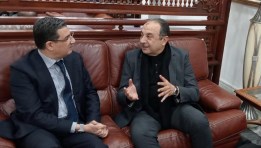 وزير قطاع الأعمال العام مع وزير الصحة بالجمهورية الجزائرية 