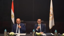 المهندس حسن الخطيب وزير الاستثمار والفريق كامل الوزير نائب رئيس مجلس الوزراء أثناء الاجتماع