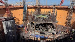 تركيب وعاء مفاعل الضبعة النووي