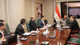 وزير الكهرباء محمود عصمت مع الوفد الصيني