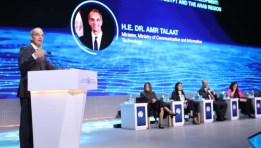 الدكتور عمرو طلعت وزير الاتصالات 