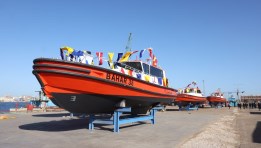 لانشات نقل بحري