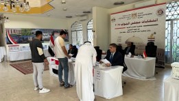 توافد المصريين علي لجان الاقتراع بمسقط 