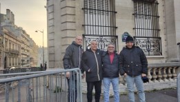 اقبال المصريين علي السفارة المصرية في باريس 