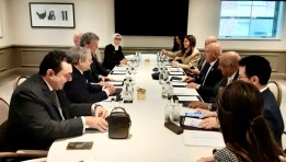 خلال اجتماع الفريق كامل الوزير 