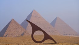 الأبد هو الآن ينطلق من قلب أهرامات الجيزة