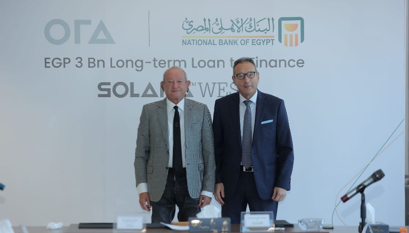 جانب من التوقيع