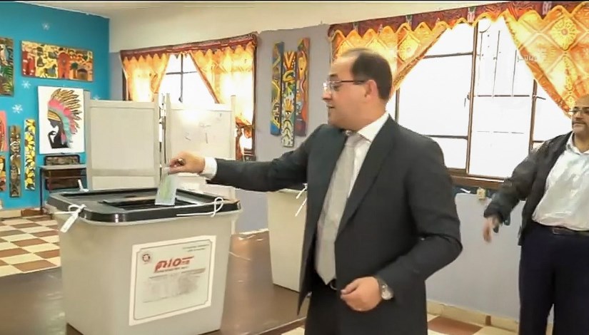 وزير المالية يُدلي بصوته في انتخابات مجلس النواب