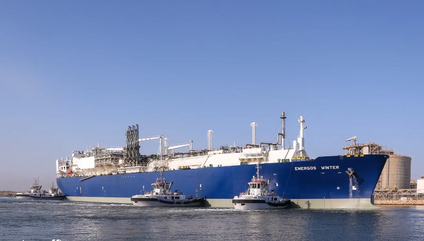 سفينة عملاقة