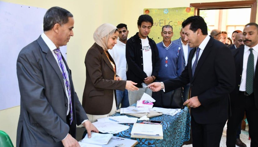 أشرف صبحي وزير الشباب والرياضة يُدلي بصوته في انتخابات النواب 2025