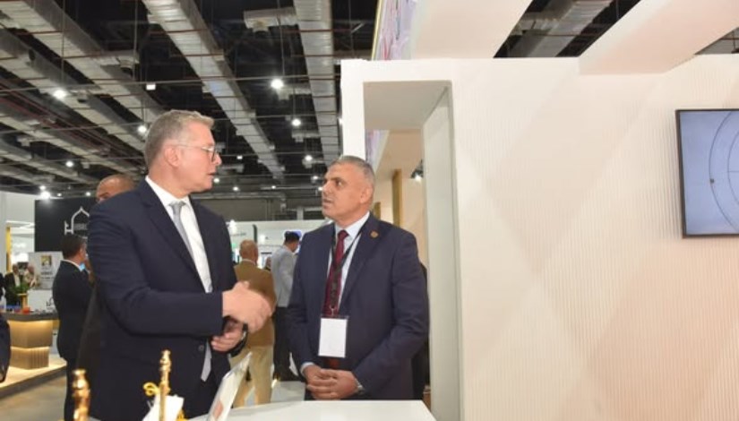 وزير البترول خلال زيارته لشركة أموك