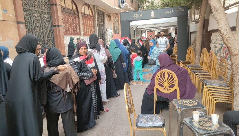 جانب من مشاركة المواطنين في مدارس إمبابة