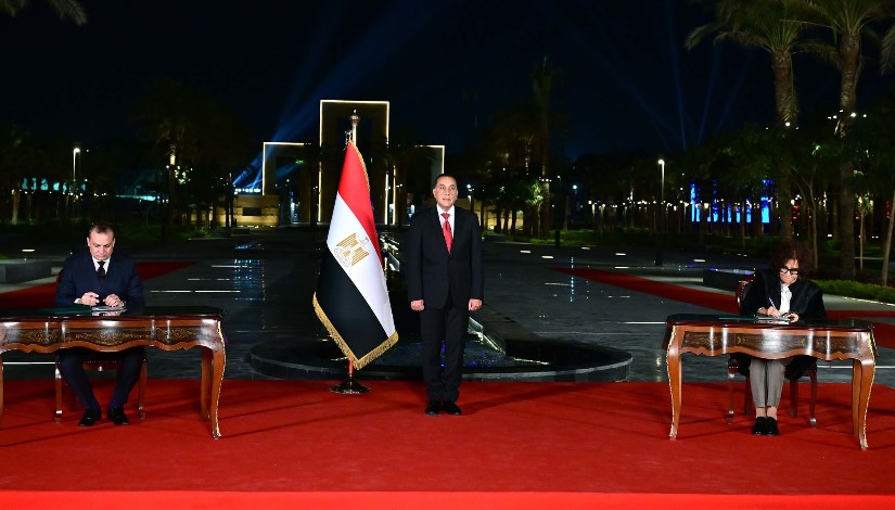 جانب من توقيع الاتفاقية