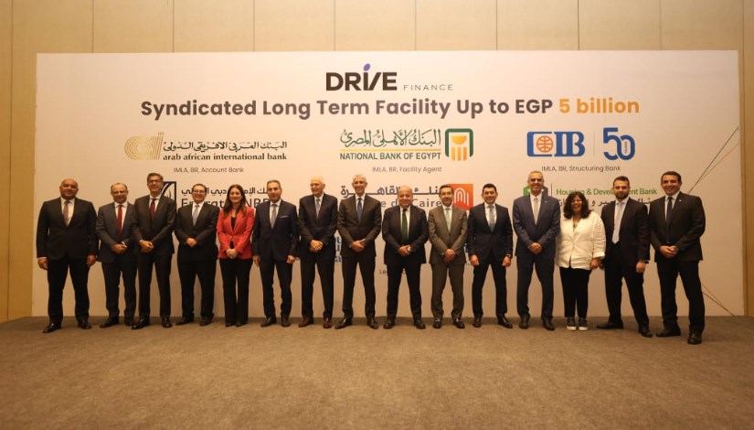 جانب من التوقيع 