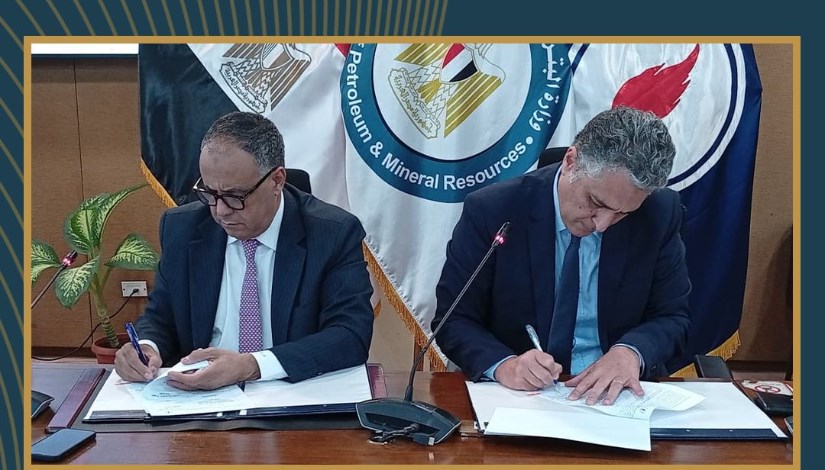 جانب من التوقيع بين هيئة البترول وإكسون موبيل