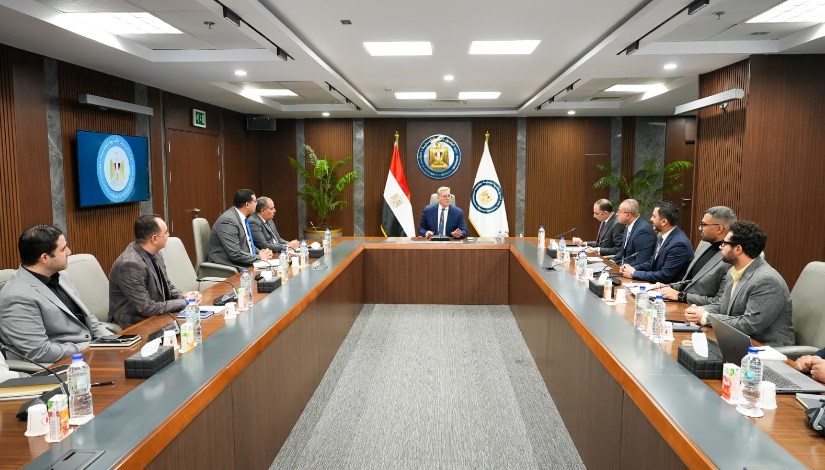 وزير البترول خلال اجتماعه اليوم