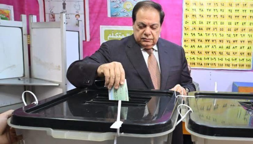 وكيلا مجلس النواب يدليان بصوتهما في انتخابات مجلس النواب بالجيزة