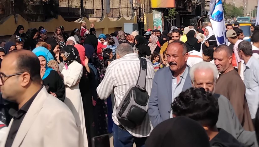 تزايد مستمر في أعداد الناخبين بمدرسة نور المعارف 