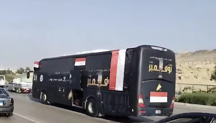 الحافلات التي تجوب الشوارع والميادين