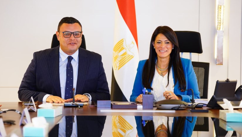  وزيرة التخطيط ووزير الإسكان