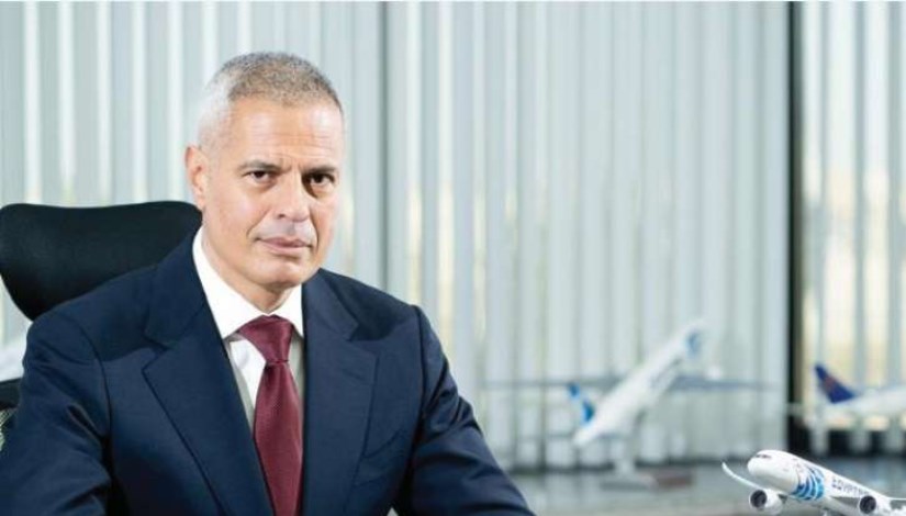 رئيس الشركة القابضة لمصر للطيران الطيار أحمد عادل