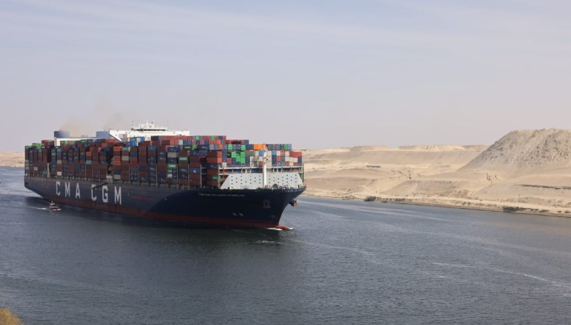 عبور سفينة الحاويات CMA CGM BENJAMIN FRANKLIN