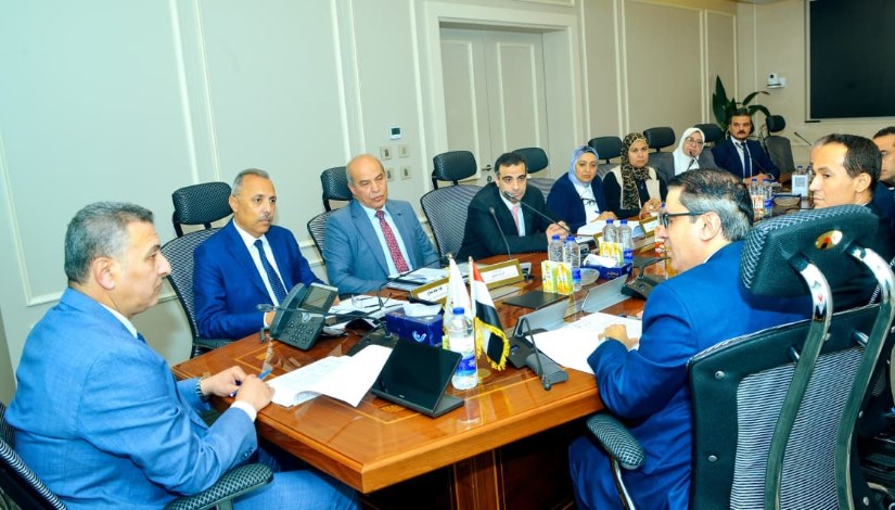 جانب من اجتماع الدكتور شريف فاروق وزير التموين  نائب الوزير لبحث إنشاء المركز اللوجستي العالمي