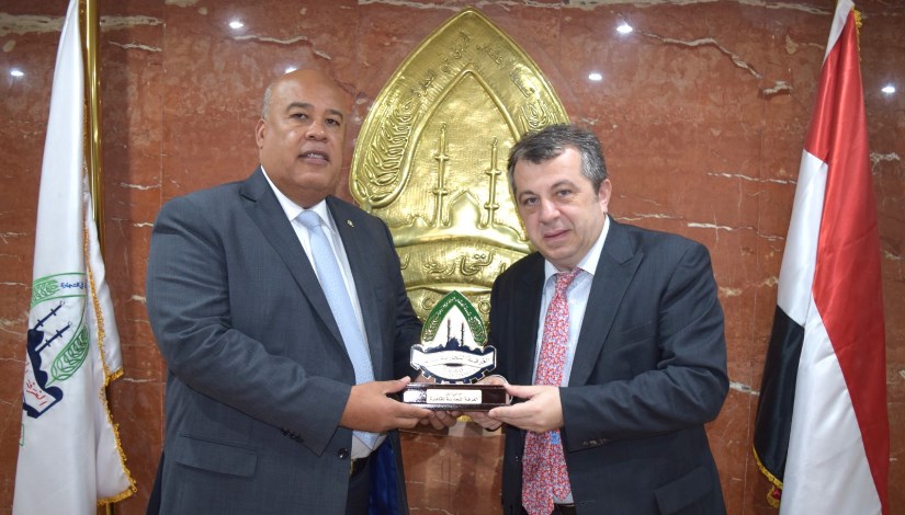 أيمن العشري رئيس غرفة القاهرة التجارية وسفير أرمينيا 