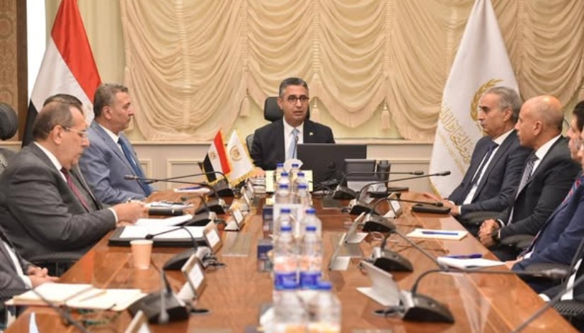 الدكتور شريف فاروق وزير التموين خلال اجتماعه اليوم