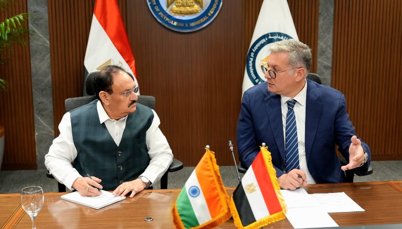 المهندس كريم بدوي مع وزير الصحة والكيماويات والأسمدة الهندي